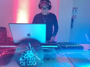 DJ Leo mesclando en fiesta de 15 años